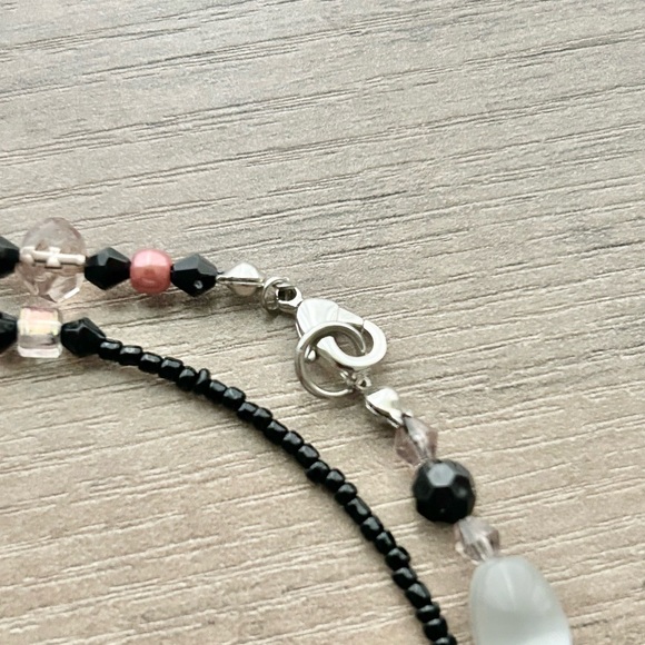 Vintage Black and White Faux Cat’s Eye Beaded Necklace - Picture 3 of 9